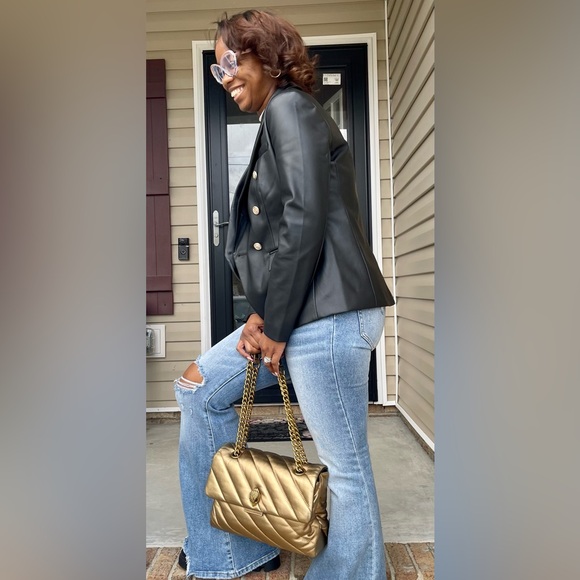 Meet your Posher, Chavone - Picture 4 of 16